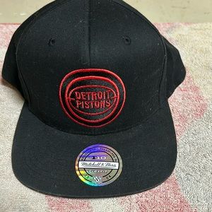 Men’s Detroit pistons cap. Snap back